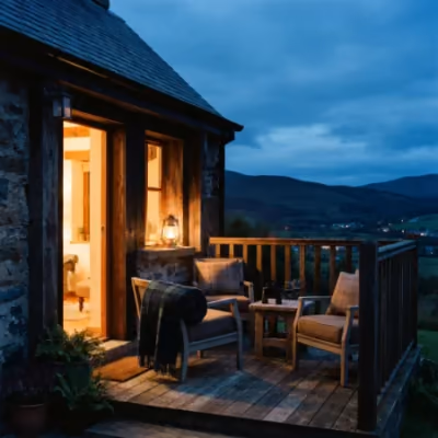 The deep porch at Dubh Loch